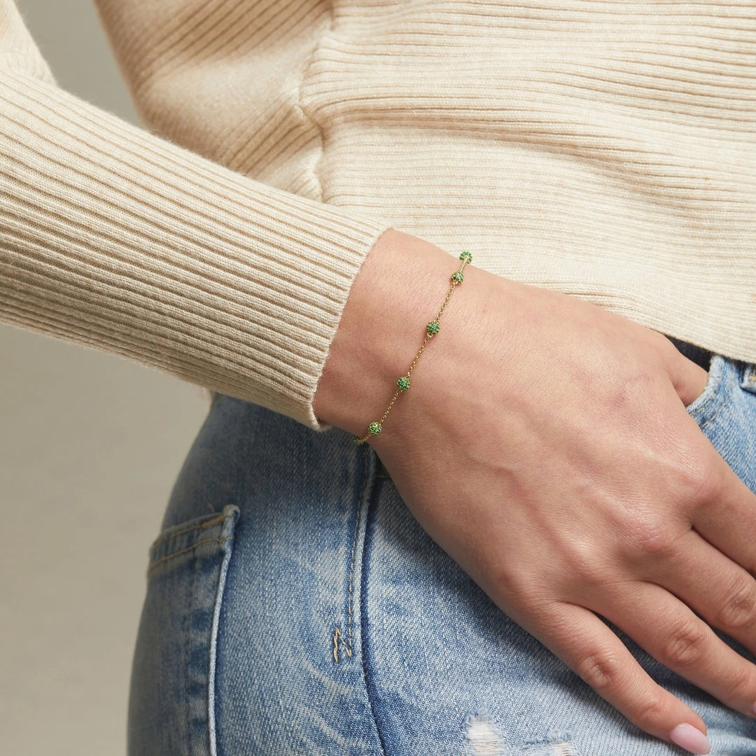Creation round cuts of emerald with 925 sterling silver bracelet